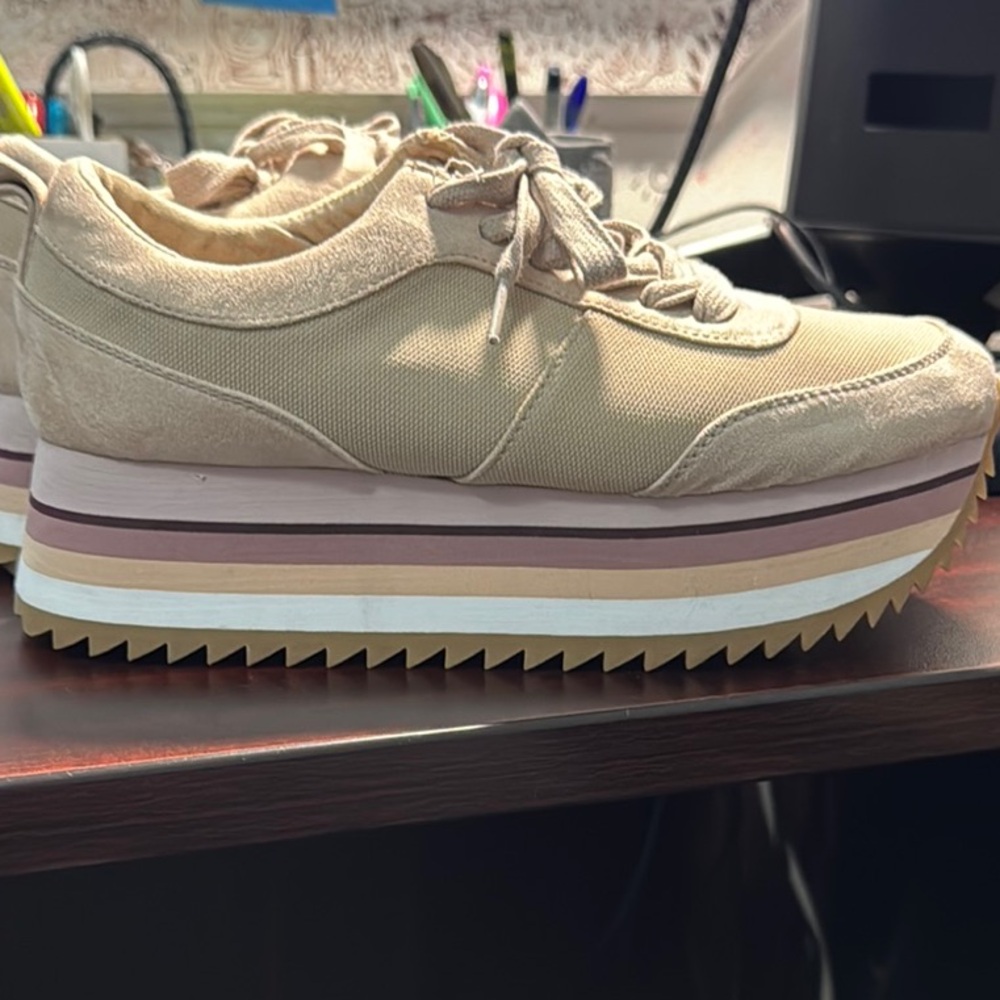 Zara Cream Platform Shoes with Chic Design